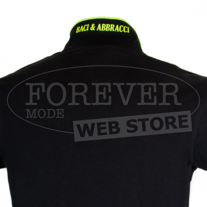 Polo uomo Baci & Abbracci con logo ricamato e stampato sul collo fluo