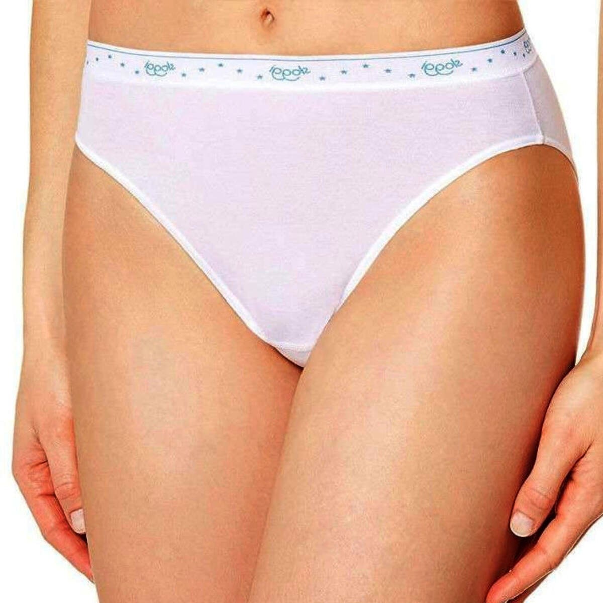 U dumbasini tanga bilan silkitadi U dumbasini tanga bilan silkitadi