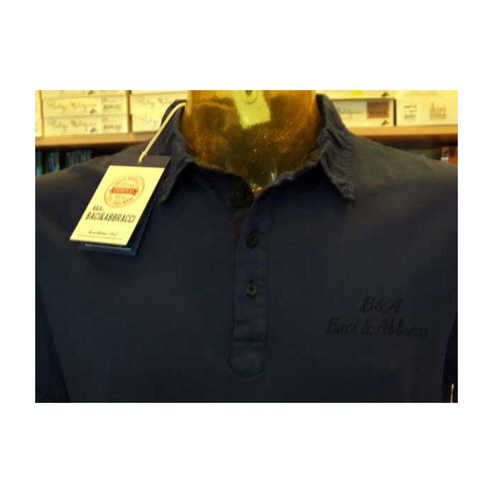 Polo uomo Baci & Abbracci con logo frontale e bordi mimetici