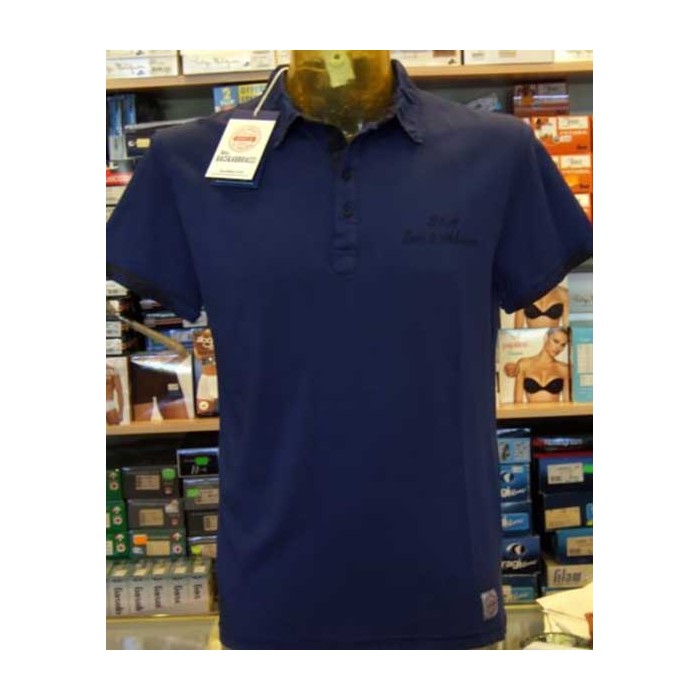 Polo uomo Baci & Abbracci con logo frontale e bordi mimetici