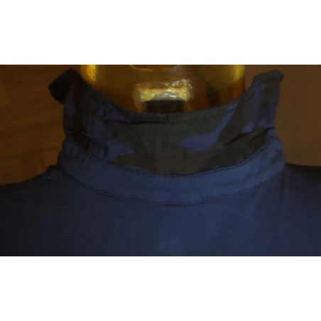 Polo uomo Baci & Abbracci con logo frontale e bordi mimetici