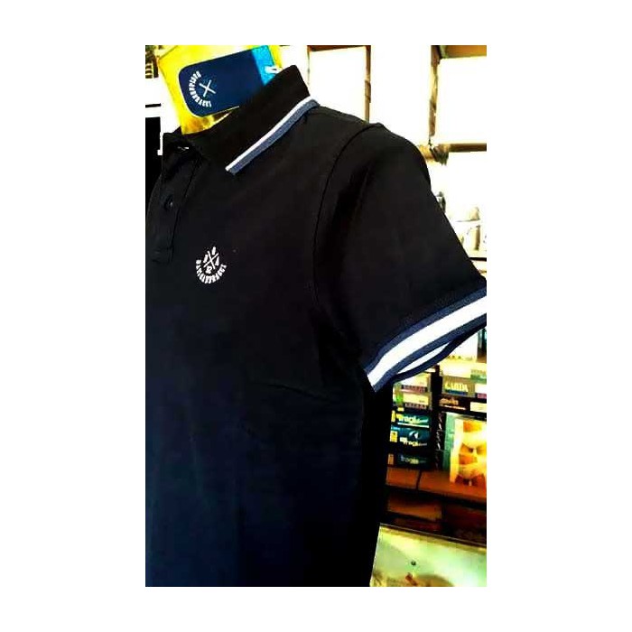 Polo uomo Baci & Abbracci con logo frontale e collo bordi rigati